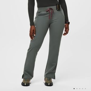 FIGS Women’s Kade Cargo scrub pants